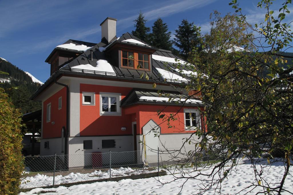 Villa Schnuck - Das Rote Ferienhaus Bad Gastein Eksteriør bilde