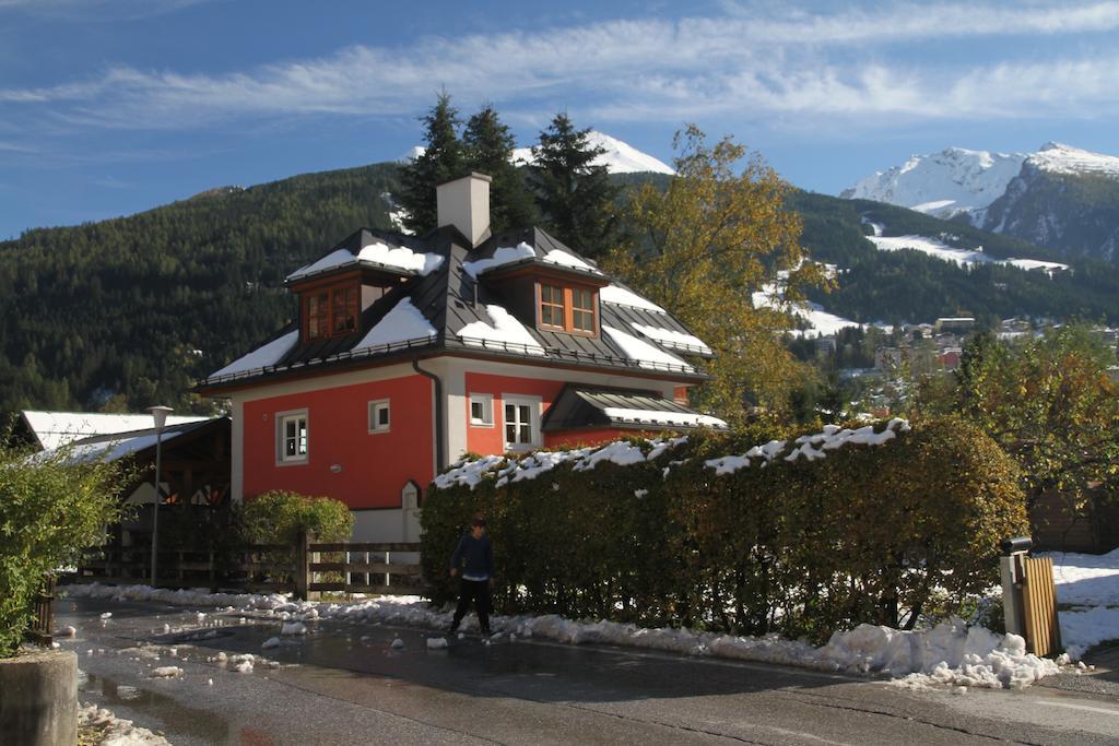 Villa Schnuck - Das Rote Ferienhaus Bad Gastein Eksteriør bilde